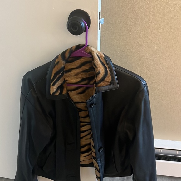 Selling my Italian leather jacket with leopard lining - Picture 2 of 4